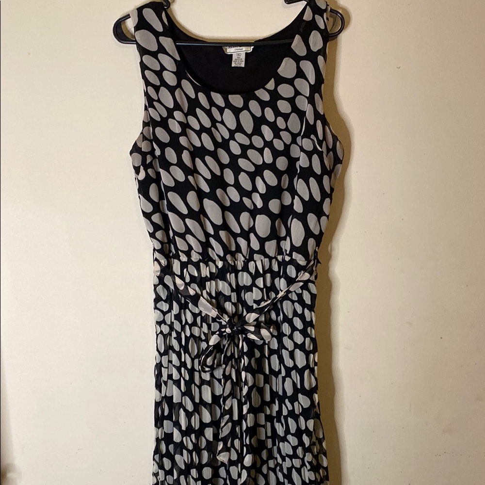 Black and White Sleeveless Sheath Midi Dress